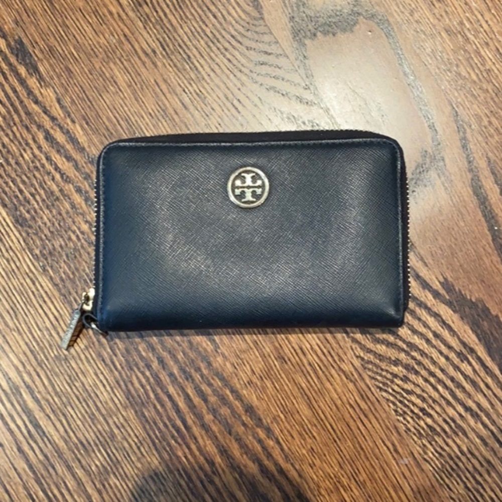 Tory Burch wallet. Brand new never used